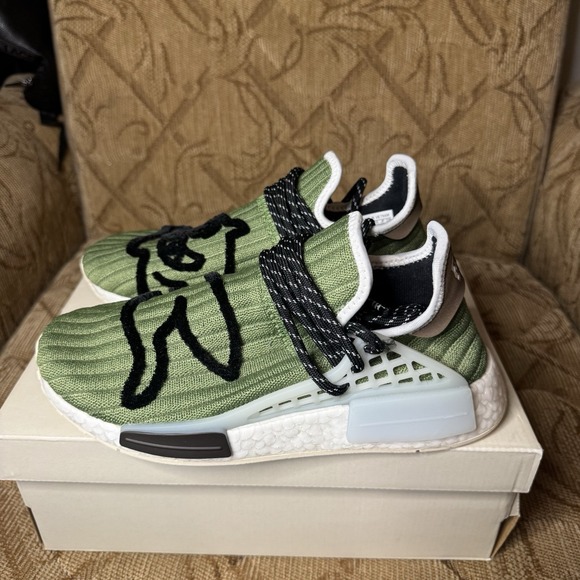 Size 6 - Adidas BBC Ice Cream x Pharrell x NMD Human Race Running Dog - Picture 2 of 9